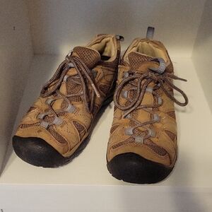 KEEN Utility Sz7 to 7.5 Tan lace up thick grip sole hiking boot